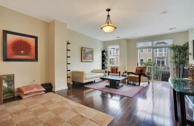 290 ROSLYN CT - 290 Roslyn Ct, West New York, NJ 07093