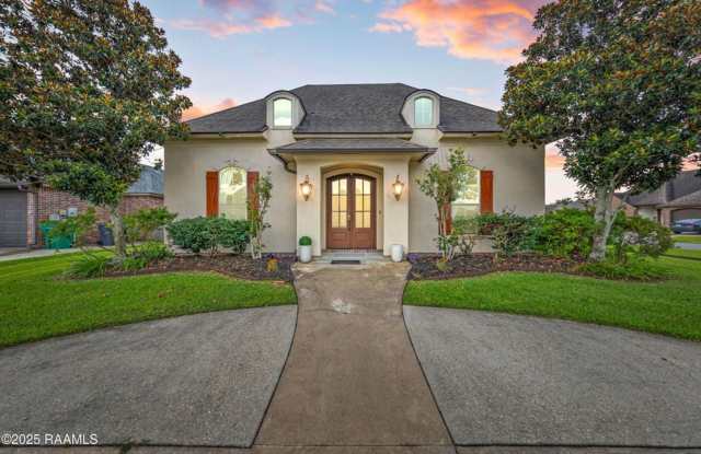 Beautiful 3 bed, 2 bath home available in Broussard, LA photos photos