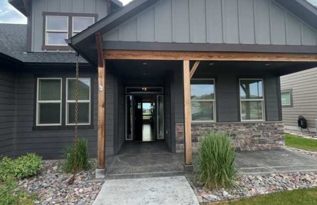 Stunning 3-bedroom, 2.5-bathroom home in The Ranch Club - 2672 Bunkhouse Place, Missoula, MT 59808