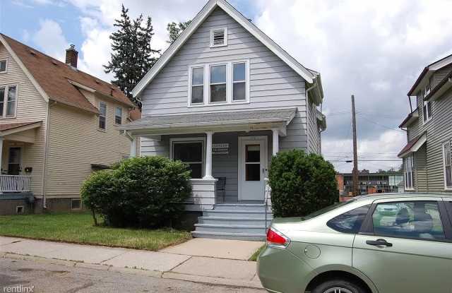 113 Adams Gallery 2