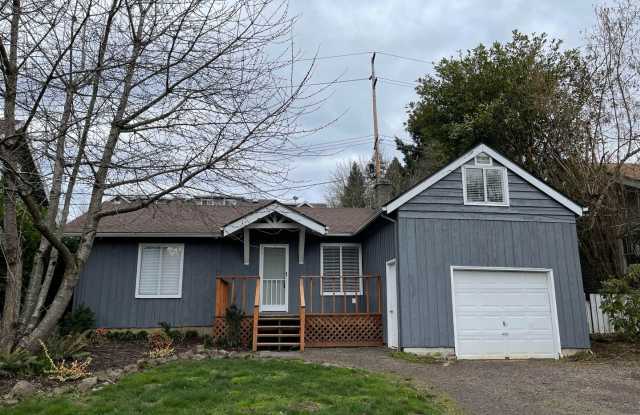 Love Life on Ladd! Lake Oswego Living with a Garage, Shops & Dining Nearby Gallery 1