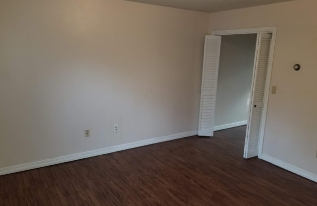 929 Poplar Boulevard - 929 Poplar Boulevard, Jackson, MS 39202