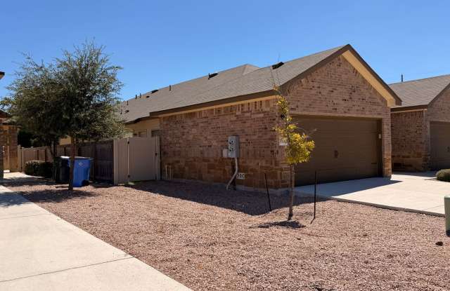 Luxury 3/2 Duplex in Seguin, Texas Gallery 2