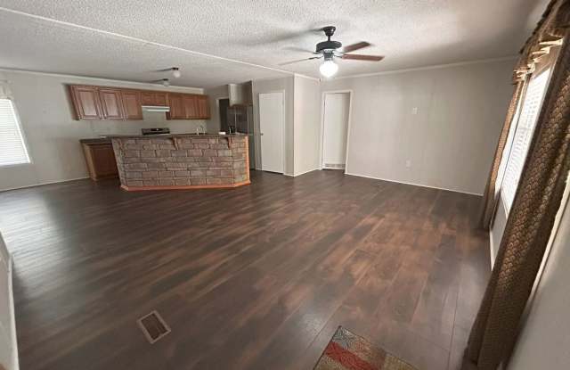 Immaculate 4BR Mobile Home in the heart of Knightsville for a mid October move! Gallery 3