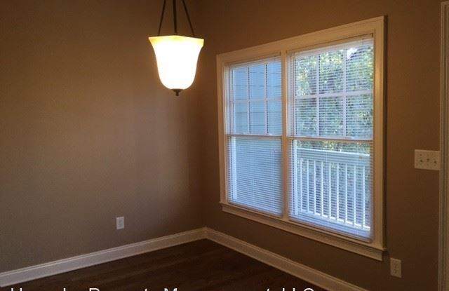 2887  Boone Dr. Gallery 4