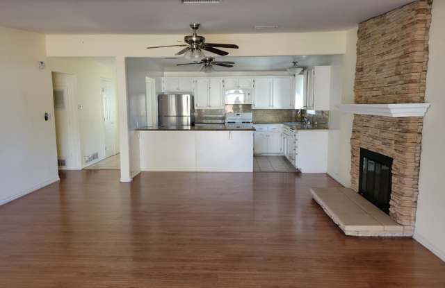 Lovely 3 bedroom home with a separate studio apartment Gallery 3