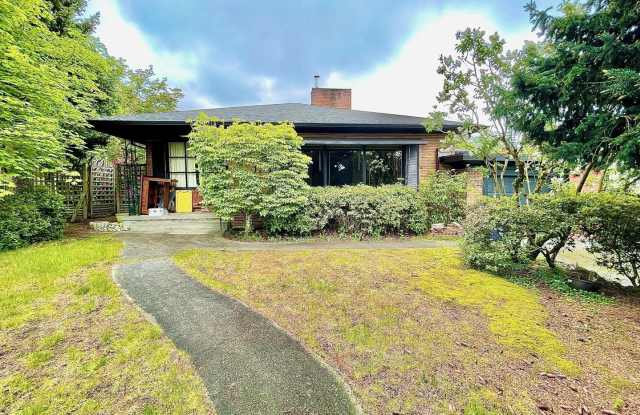 Charming home on quiet street, great location - 11524 6th Avenue Northwest, Seattle, WA 98177