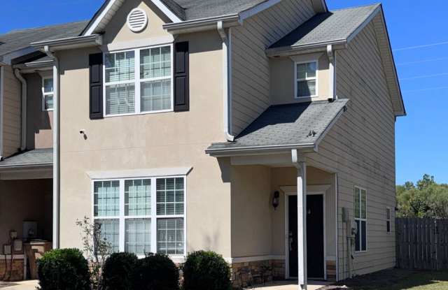 Updated 3 Bedroom End Unit Townhome! Gallery 1