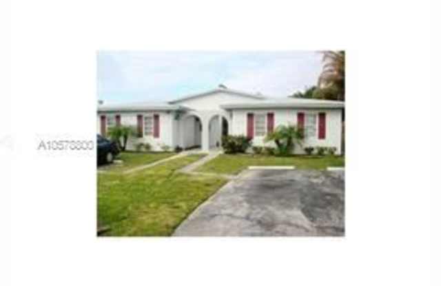 5417 SW 24th Ave  #1-2 - 5417 SW 24th Ave, Dania Beach, FL 33312