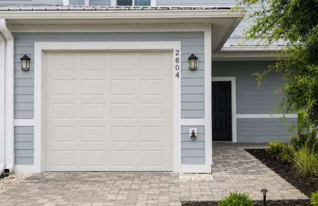 Stylish & Spacious Townhome Living in Winter Haven | 2 Bed • 2.5 Bath | Modern Comfort ! Gallery 1