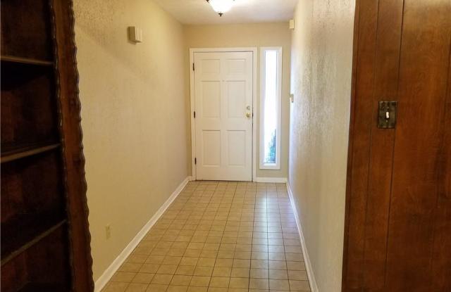 1220 South Ridgefield Gallery 3