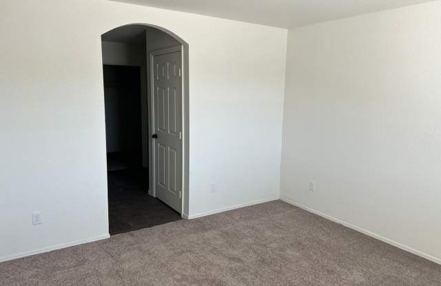 DESERT SKY TOWNHOME WITH POOL! Gallery 4