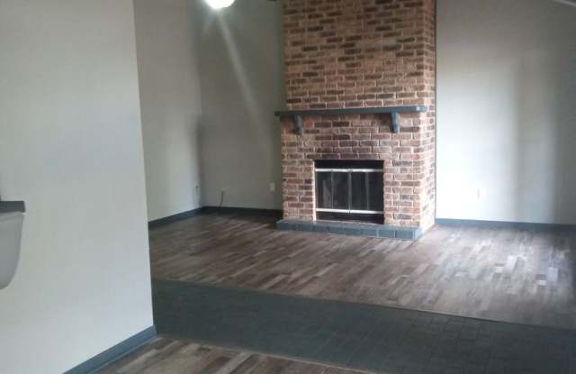 Horseshoe Drive Duplex Gallery 4