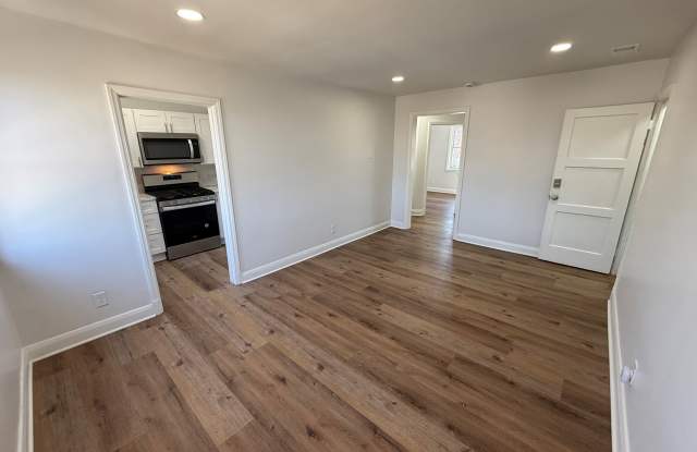 5618 Midwood Avenue - 1 photos photos