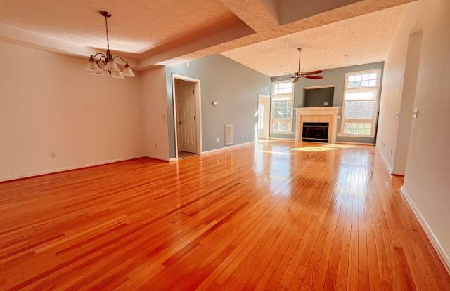 Renovated 3 Bedroom, 3 Bath Townhouse with 2-car garage and views! Gallery 3