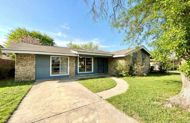 Spacious 4-Bedroom Home with Huge Backyard in San Antonio photos photos