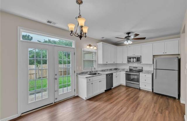 725 Creekside Crescent photos photos