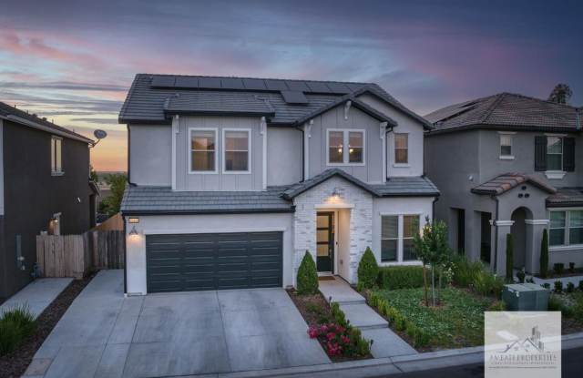 Copper River Canvas on the Bluffs! 4B/3BA with SOLAR! - 11425 North Via Campagna Drive, Fresno, CA 93730