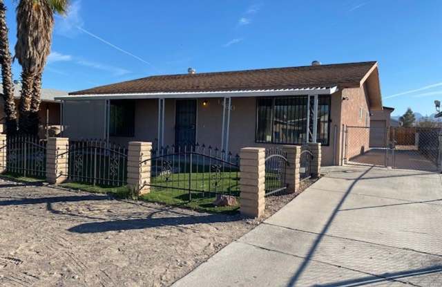 2BR 2BA HOME-Fenced Yard & Workshop Garage, RV-Boat photos photos