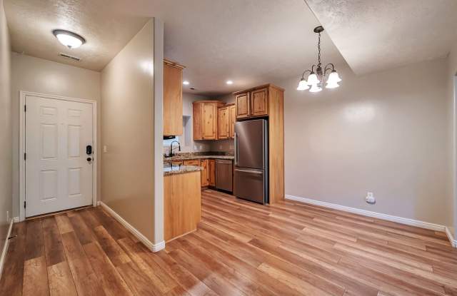 Beautiful Riverton Townhome in Gated Community w 1 car garage attached Gallery 4