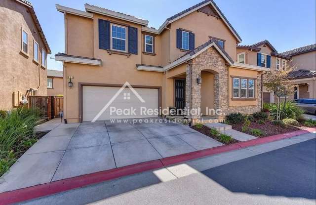 Updated 4bd/3ba Folsom Home with 2 Car Garage - 907 Willow Bridge Drive, Folsom, CA 95630