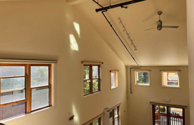2875 Glascock Street Gallery 2
