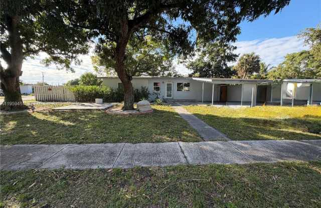 4210 SW 10th St photos photos