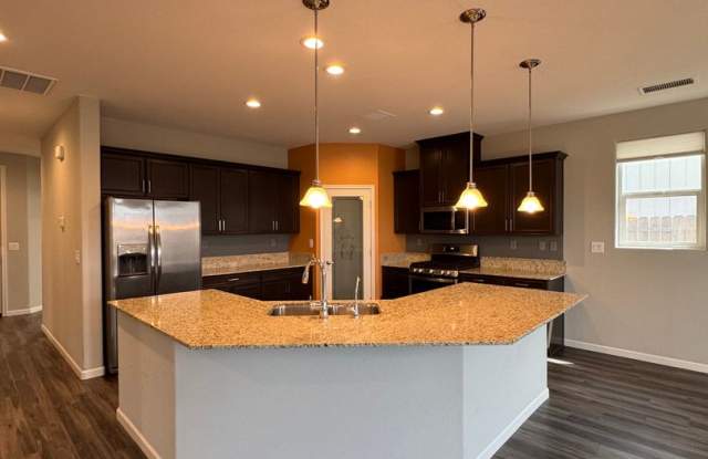 Spacious 4-Bedroom Dayton Home with Split-Bedroom Layout & Modern Finishes Gallery 4