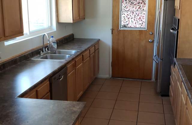 5520 N Bonita Place Gallery 3