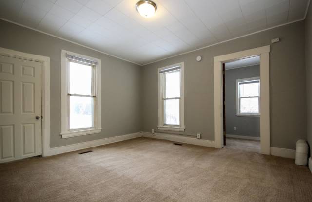 33 George Street East - 1W Gallery 2