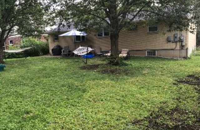 1549 Hilltree Dr Master private ensuite bills included share house Gallery 4