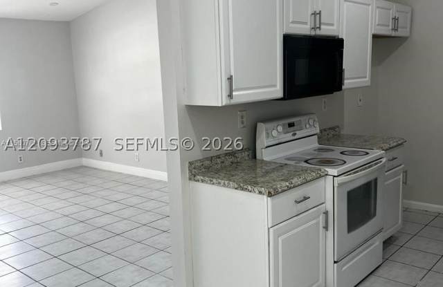 7221 SW 11th Ct Gallery 4