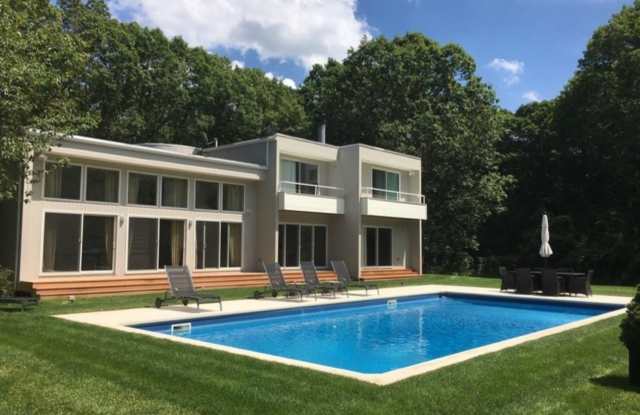 10 Fox Hollow Drive Gallery 1