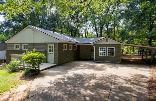 4 bedroom house in Five Points available now!! photos photos