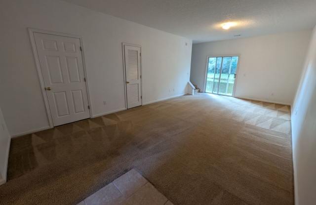 Charming 2 Bed, 2.5 Bath Townhome Ready to Move in Gallery 4