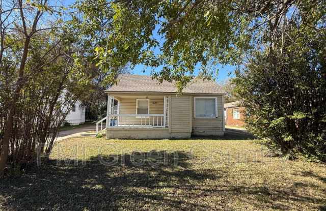 2432 N Quincy Ave - 2432 North Quincy Avenue, Tulsa, OK 74106