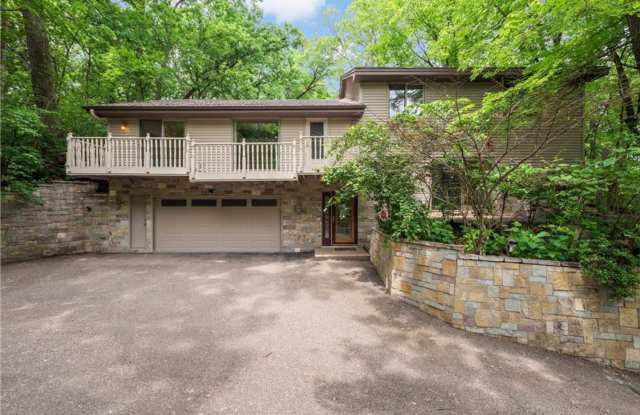 Spacious *4Bed*3 Bath over 2830 Sq Ft. Great location Avail Now!. photos photos