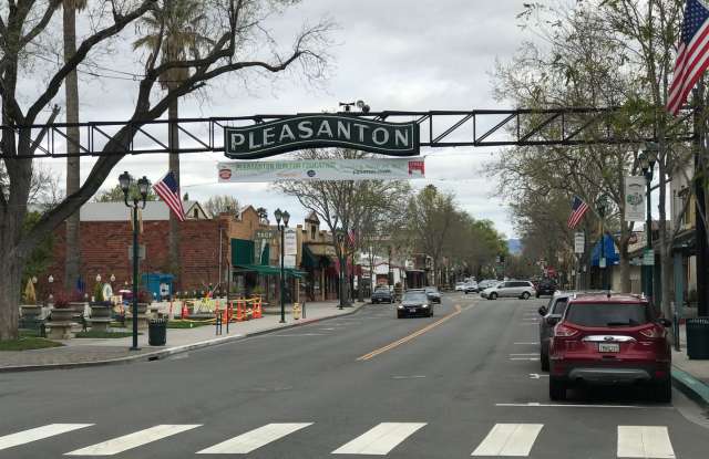Downtown Pleasanton Charmer 3 BR 1 BA photos photos