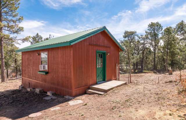 Your Next Home Awaits – 4 Bedrooms, Hot Tub & More! Gallery 4