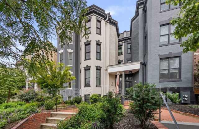 1963 Biltmore St NW Gallery 2