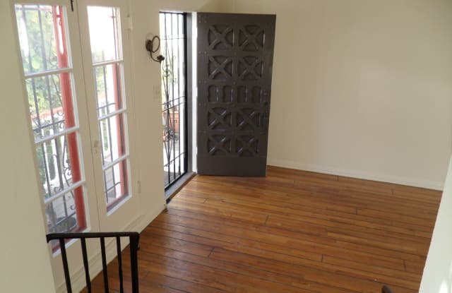 1332 1/2 Miller Drive Gallery 4