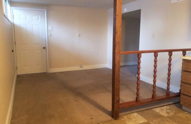 524 1/2 Avenue E Gallery 3