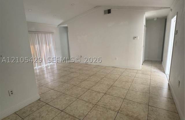 5740 NW 194th Ter Gallery 4