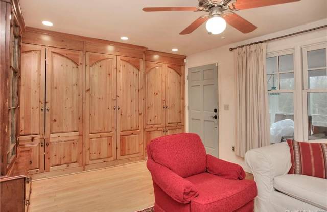 506 Lakeview Drive Gallery 4