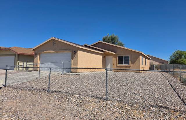 3 Bed/2 bath home located in desirable Holiday Shores, Bullhead City AZ. photos photos