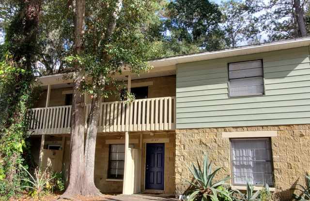 2 bedroom, 1,5 bathroom townhouse in Mill Run photos photos