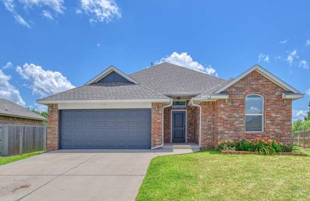 Newly Remodeled Three Bedroom with a Water View! - 816 Lakeview Drive, Moore, OK 73160