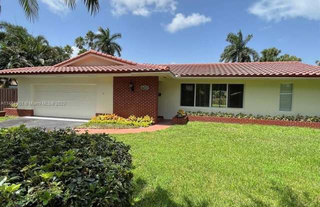 7321 SW 11th St - 7321 Southwest 11th Street, Plantation, FL 33324