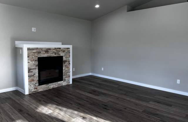 Gorgeous 2 Bedroom, 2 Bath with Garage is ready for you! photos photos