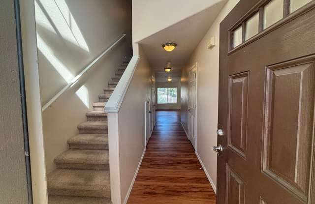 Coming soon 3 Bedroom 2.5 Bath Two Story Duplex Gallery 4